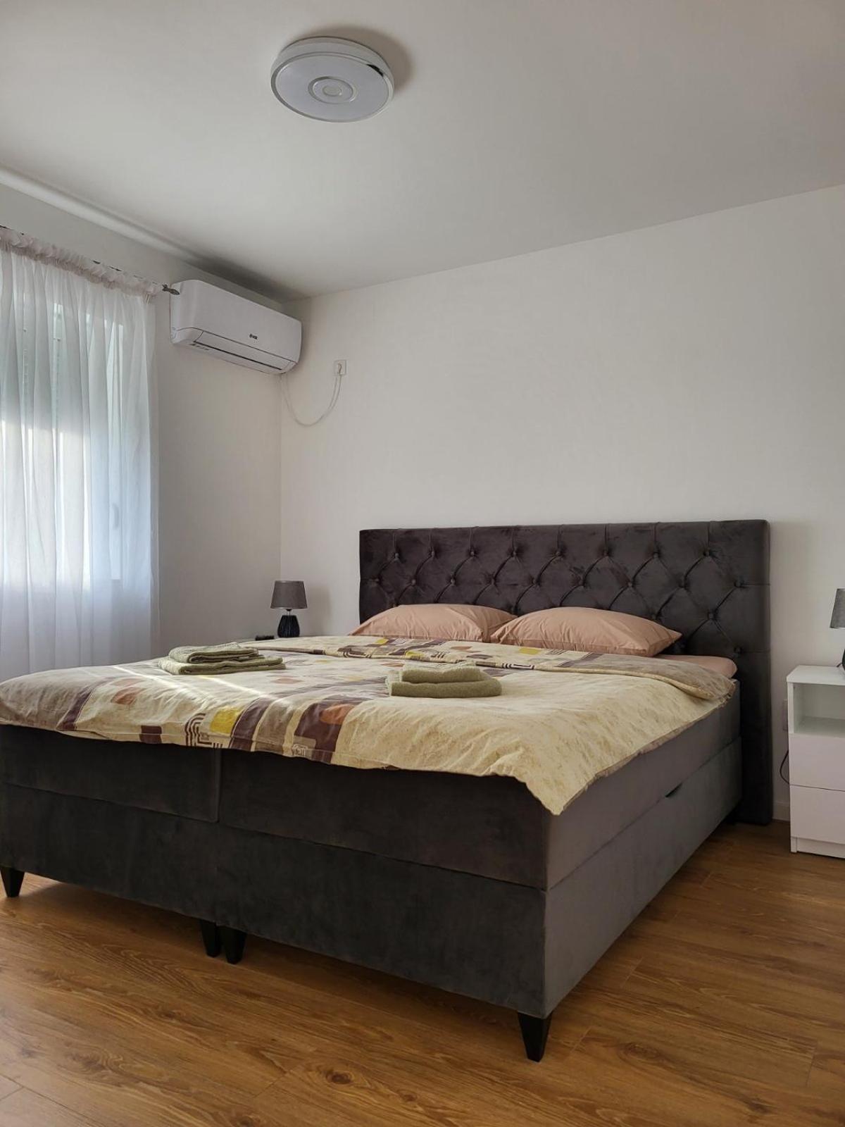 Sleep & Go Lägenhet Surčin Exteriör bild